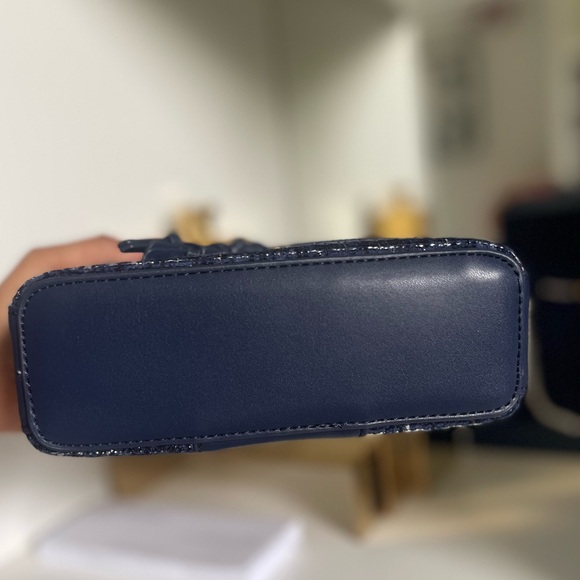 Chic Hobo Bag Dual Zipp Crossbody - Picture 11 of 17